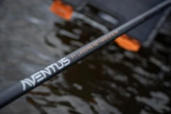 Guru Aventus F1 Landing Net Handle 2,7m -Viswinkel bc5002a3fae3603b